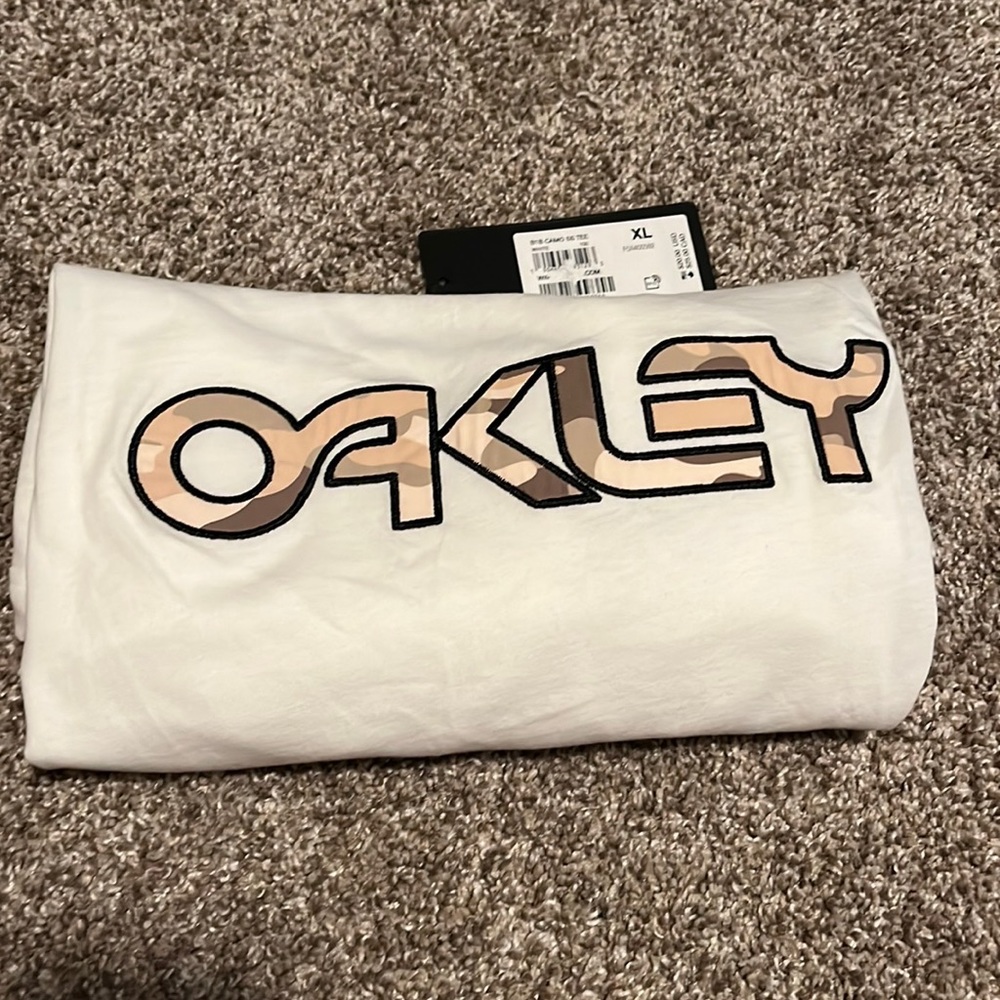 New Oakley tee-shirt Mens XL white/camo